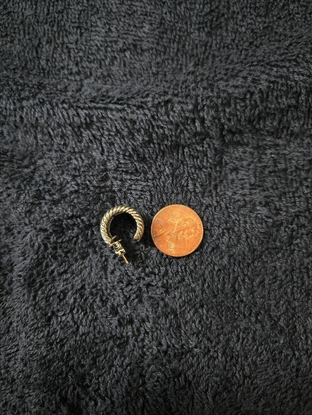 David Yurman Huggie Hoop Earrings - Picture 15 of 16